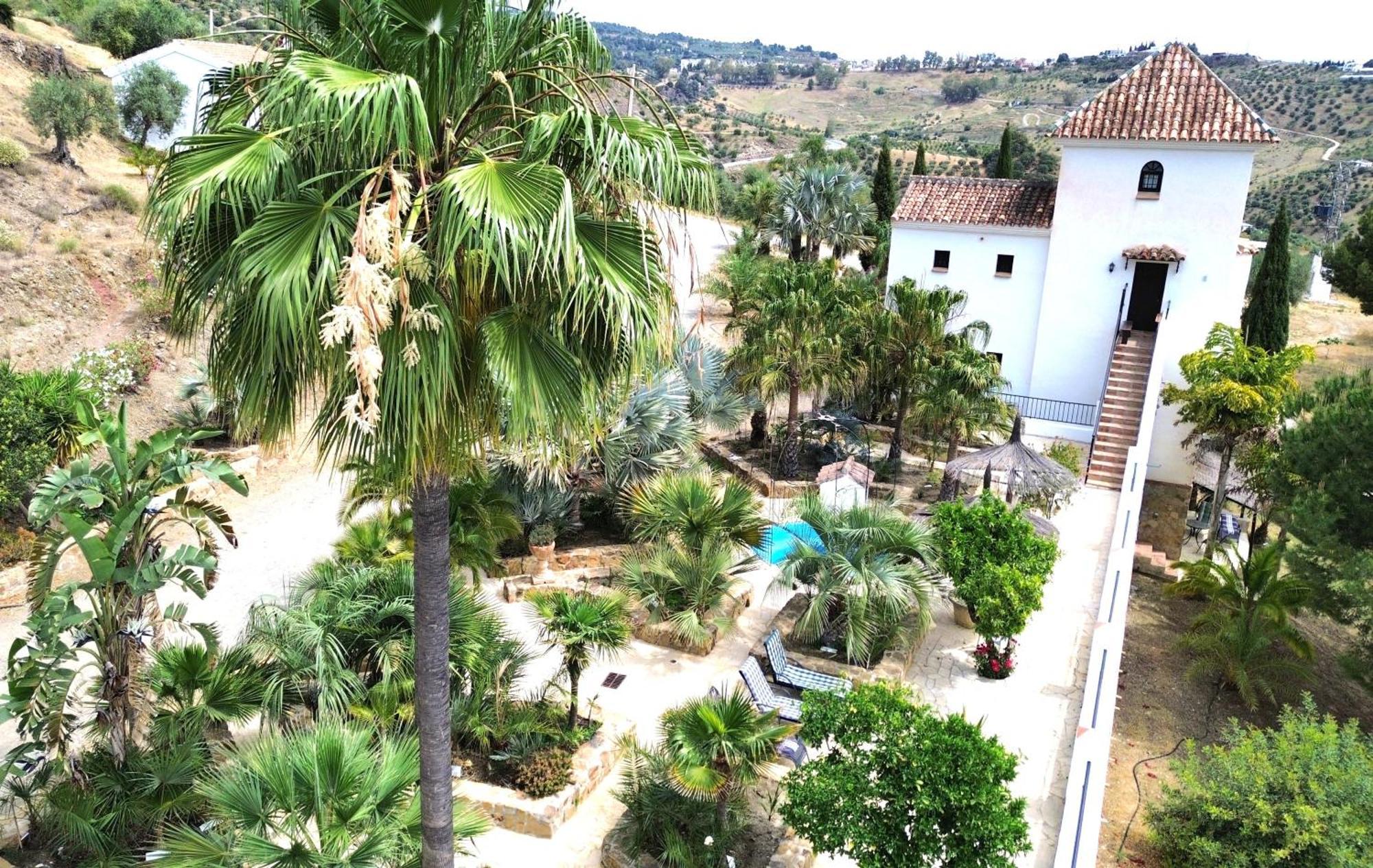 Rural Cottage, With Pool & Optional Private 6 Guests Jacuzzi Tolox Exterior photo