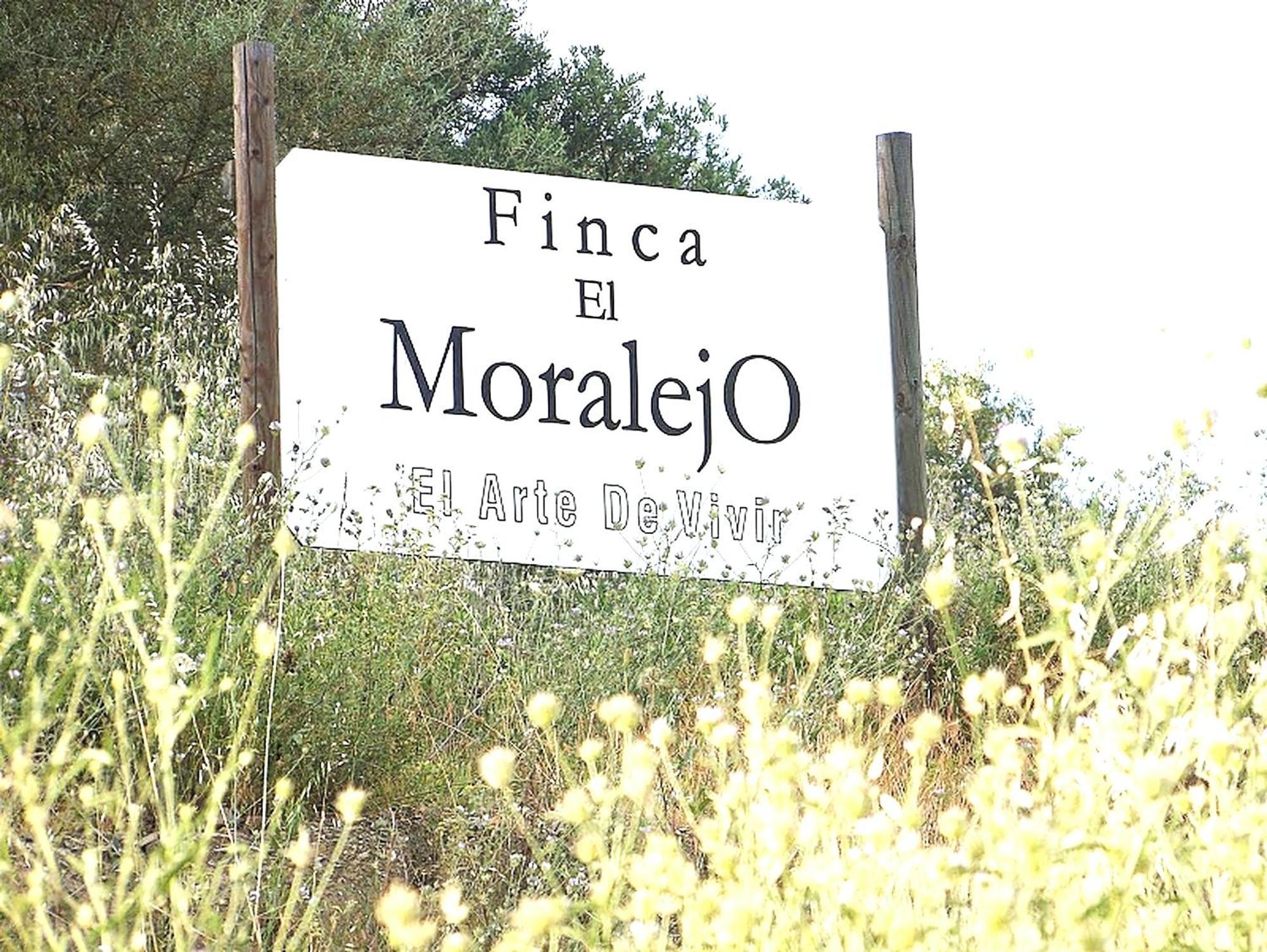 Rural Cottage, With Pool & Optional Private 6 Guests Jacuzzi Tolox Exterior photo